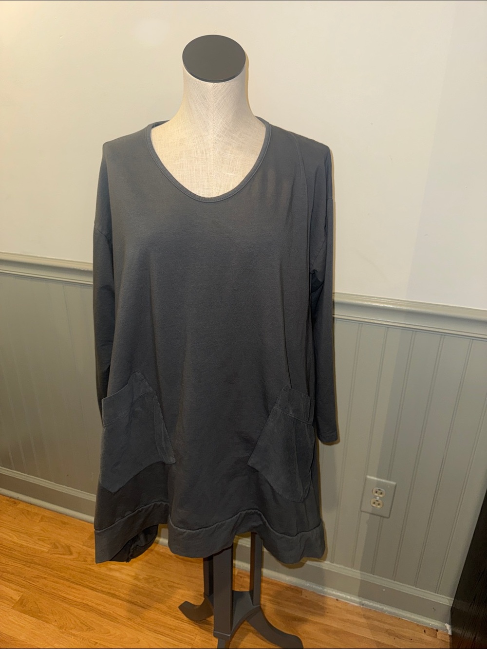 SAGA Relaxed Long Sleeve Pocket Tunic Top - Charcoal no tag—XL